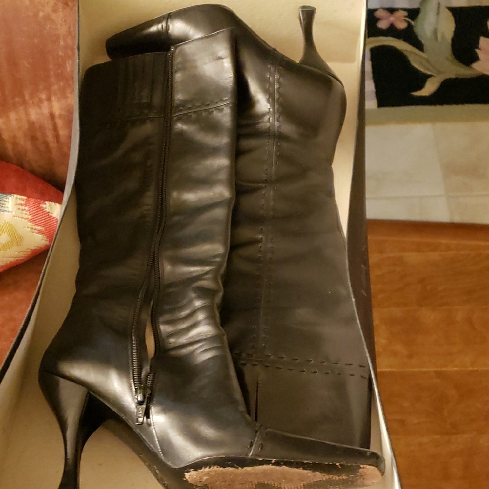 Via Spiga Black Heeled Boots with Sophisticated Design